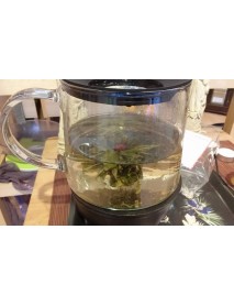 tetera con flor de té